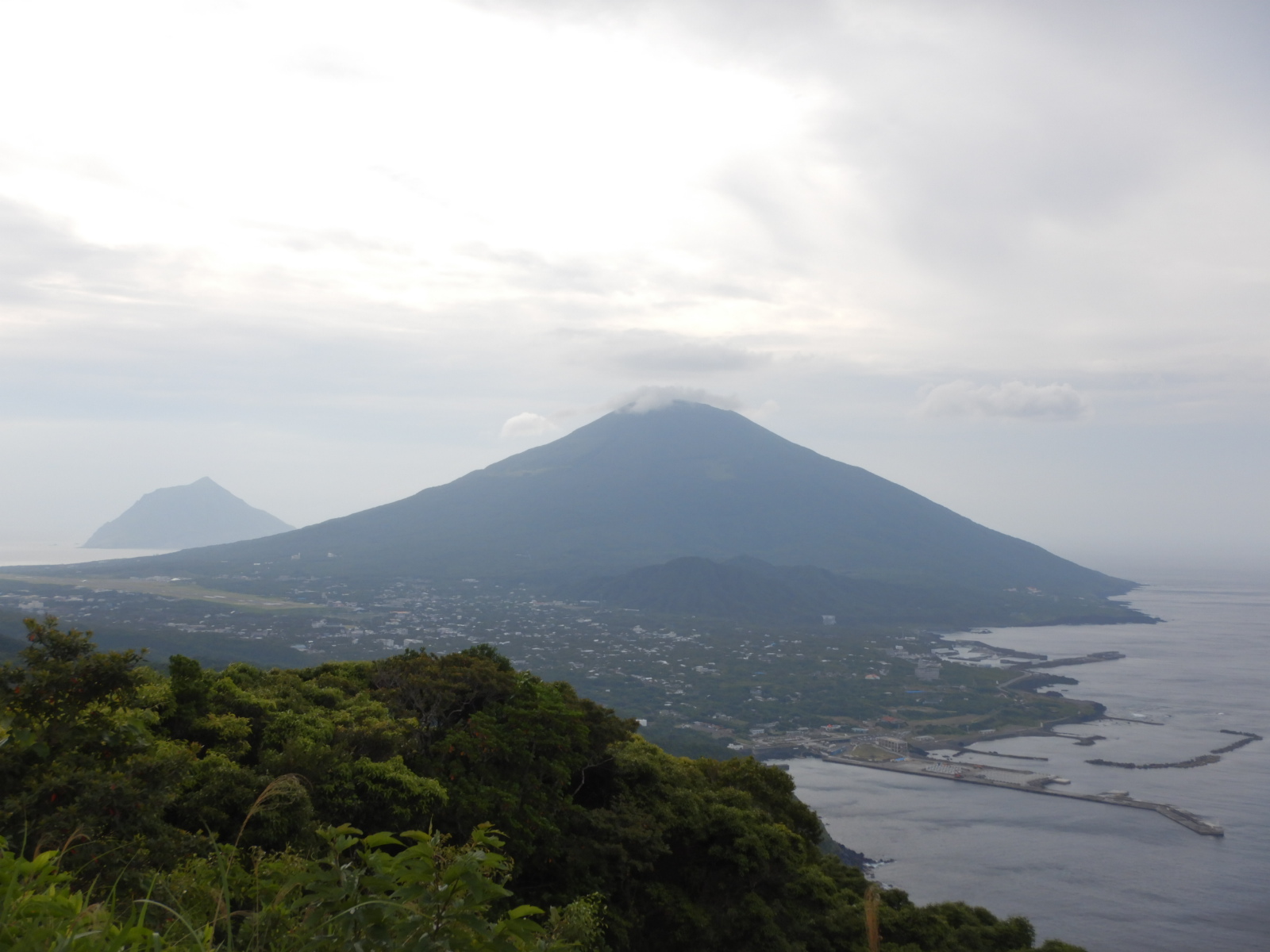 伊豆諸島 八丈島 八丈富士と三原山ハイキング 関西を出発拠点とした少人数山旅企画 山旅人 やまたびと